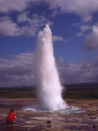 Le geyser en éruption